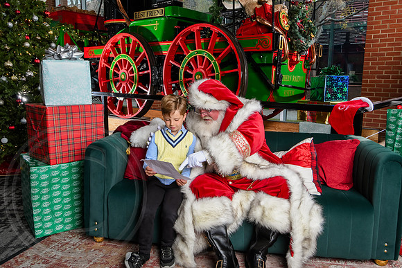 RKPhoto-2025-TheCharlestonSanta-Dec7-2623