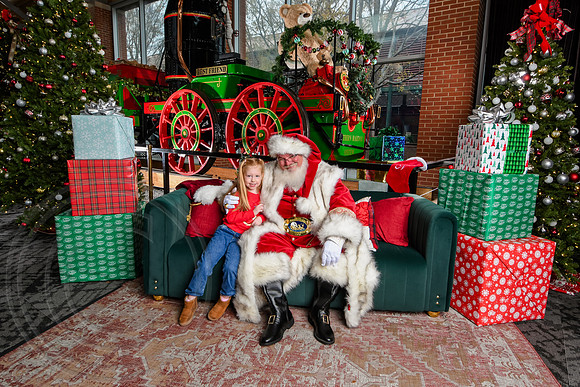 RKPhoto-2025-TheCharlestonSanta-Dec7-2629