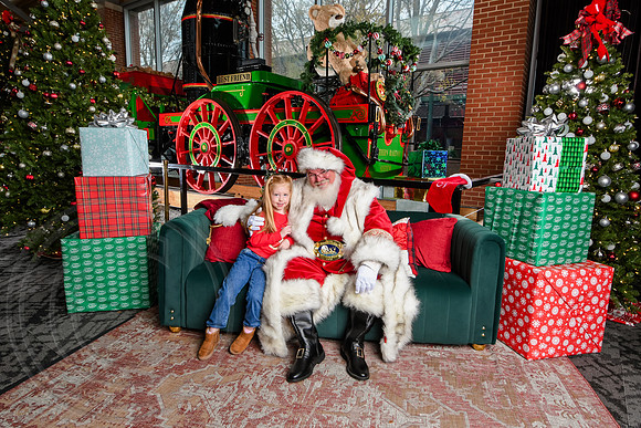RKPhoto-2025-TheCharlestonSanta-Dec7-2630