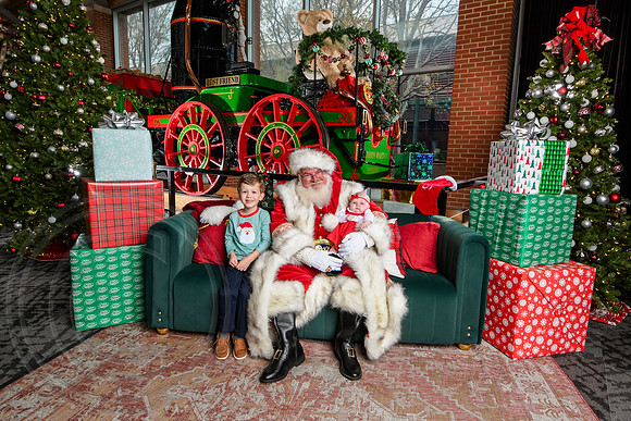 RKPhoto-2025-TheCharlestonSanta-Dec7-2635