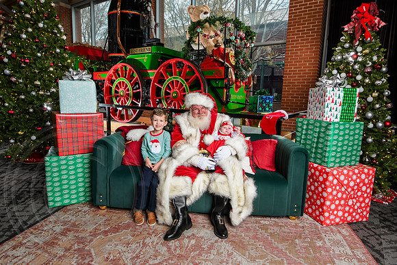 RKPhoto-2025-TheCharlestonSanta-Dec7-2636
