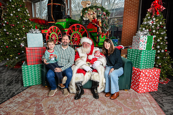 RKPhoto-2025-TheCharlestonSanta-Dec7-2637