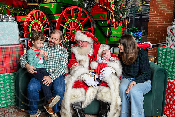 RKPhoto-2025-TheCharlestonSanta-Dec7-2638