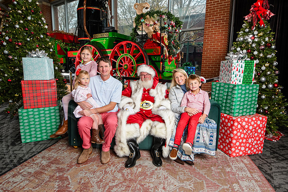 RKPhoto-2025-TheCharlestonSanta-Dec7-2642