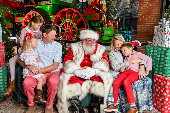 RKPhoto-2025-TheCharlestonSanta-Dec7-2643