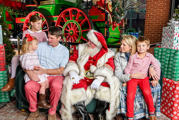 RKPhoto-2025-TheCharlestonSanta-Dec7-2645