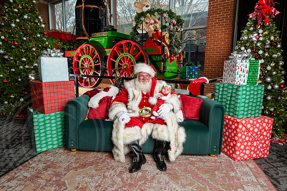 RKPhoto-2025-TheCharlestonSanta-Dec7-2651