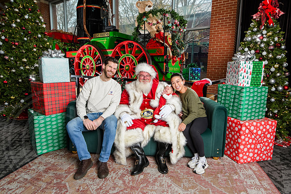 RKPhoto-2025-TheCharlestonSanta-Dec7-2652