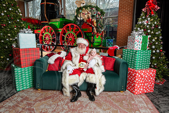 RKPhoto-2025-TheCharlestonSanta-Dec7-2653