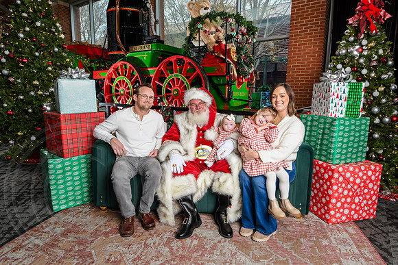 RKPhoto-2025-TheCharlestonSanta-Dec7-2655
