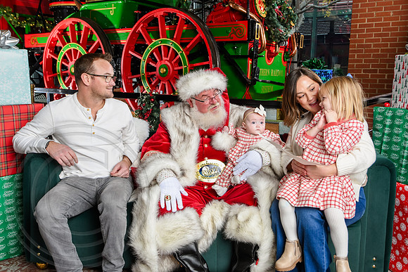 RKPhoto-2025-TheCharlestonSanta-Dec7-2656