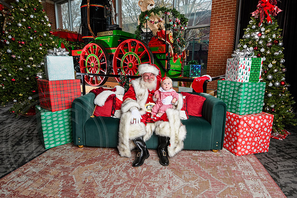 RKPhoto-2025-TheCharlestonSanta-Dec7-2659
