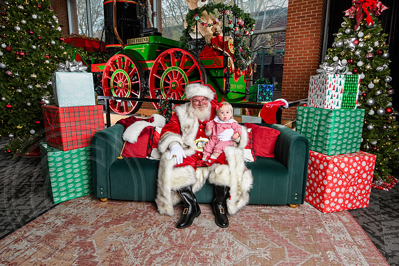RKPhoto-2025-TheCharlestonSanta-Dec7-2660