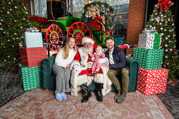 RKPhoto-2025-TheCharlestonSanta-Dec7-2661