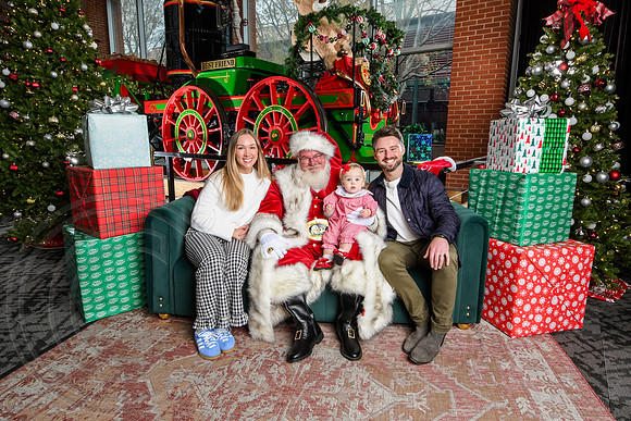 RKPhoto-2025-TheCharlestonSanta-Dec7-2662