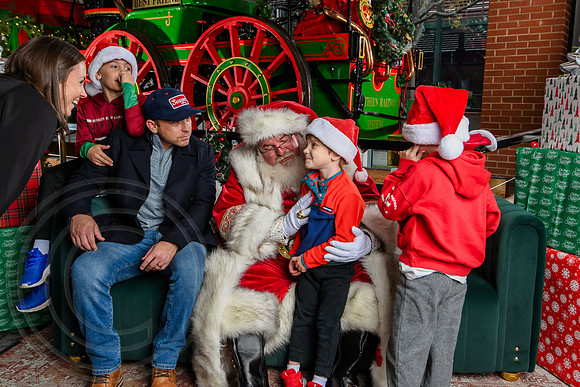 RKPhoto-2025-TheCharlestonSanta-Dec7-2665