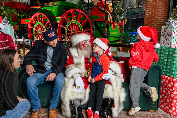 RKPhoto-2025-TheCharlestonSanta-Dec7-2666