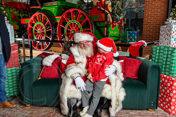 RKPhoto-2025-TheCharlestonSanta-Dec7-2667