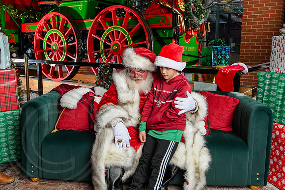 RKPhoto-2025-TheCharlestonSanta-Dec7-2668