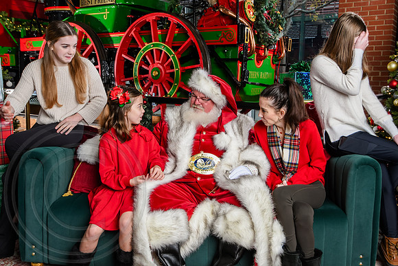 RKPhoto-2025-TheCharlestonSanta-Dec7-2672