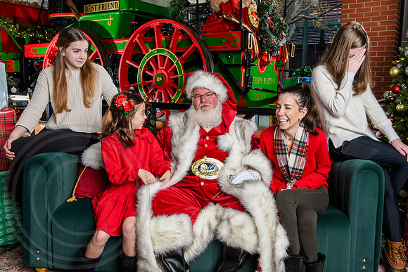 RKPhoto-2025-TheCharlestonSanta-Dec7-2673