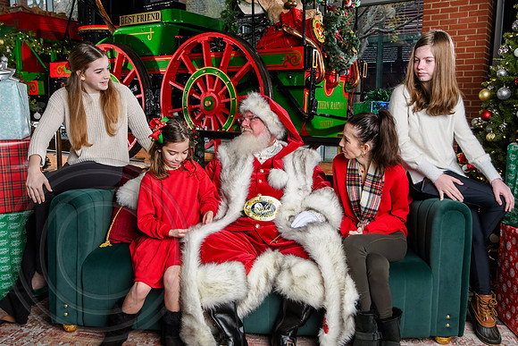 RKPhoto-2025-TheCharlestonSanta-Dec7-2674