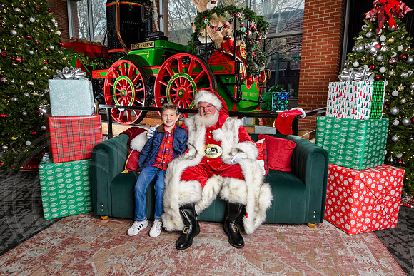 RKPhoto-2025-TheCharlestonSanta-Dec7-2677