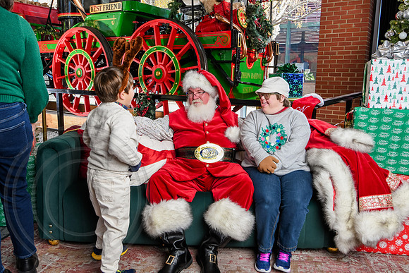 RKPhoto-2025-TheCharlestonSanta-Dec13-2906