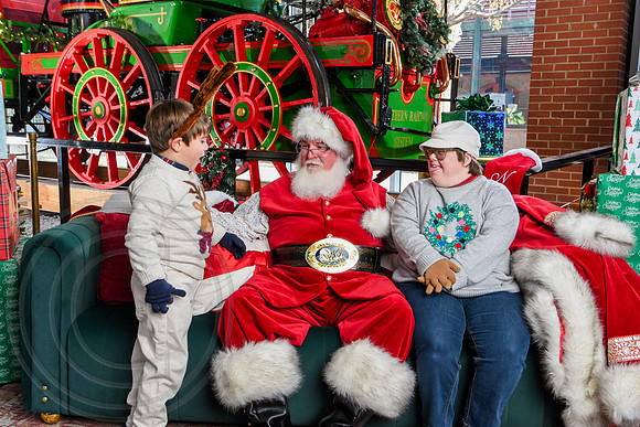 RKPhoto-2025-TheCharlestonSanta-Dec13-2907