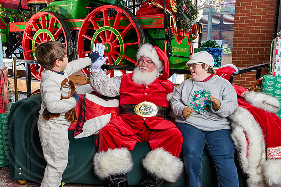 RKPhoto-2025-TheCharlestonSanta-Dec13-2908