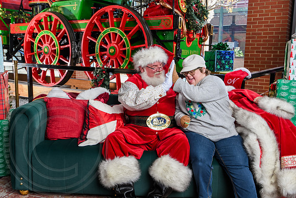 RKPhoto-2025-TheCharlestonSanta-Dec13-2909
