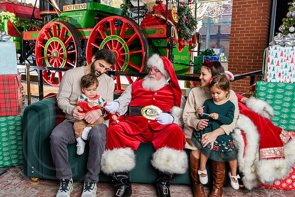 RKPhoto-2025-TheCharlestonSanta-Dec13-2914