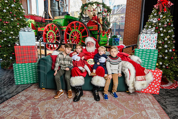 RKPhoto-2025-TheCharlestonSanta-Dec13-2915