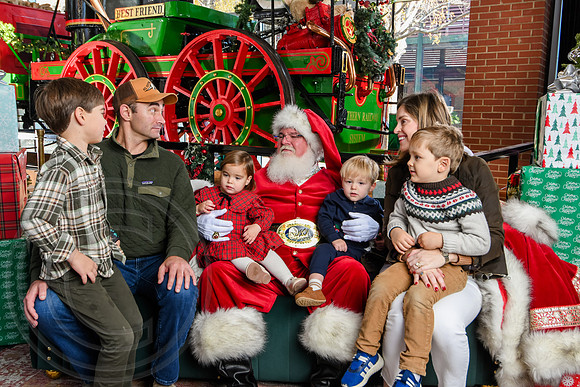 RKPhoto-2025-TheCharlestonSanta-Dec13-2920