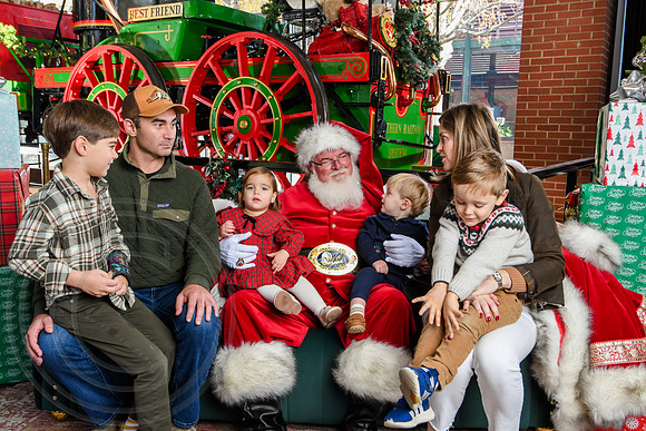 RKPhoto-2025-TheCharlestonSanta-Dec13-2921