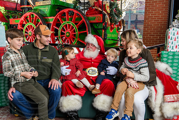 RKPhoto-2025-TheCharlestonSanta-Dec13-2922