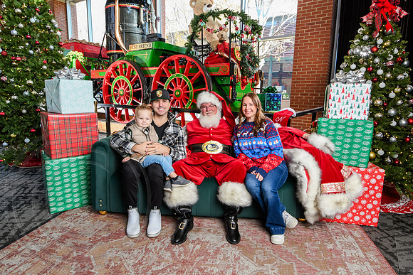RKPhoto-2025-TheCharlestonSanta-Dec13-2924
