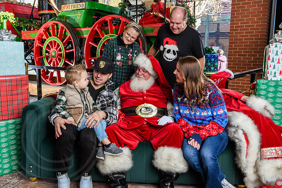 RKPhoto-2025-TheCharlestonSanta-Dec13-2927