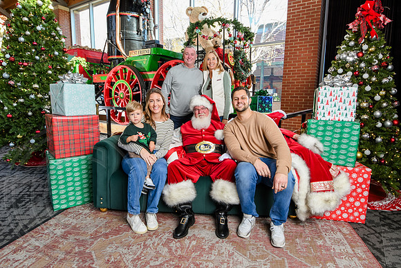 RKPhoto-2025-TheCharlestonSanta-Dec13-2931