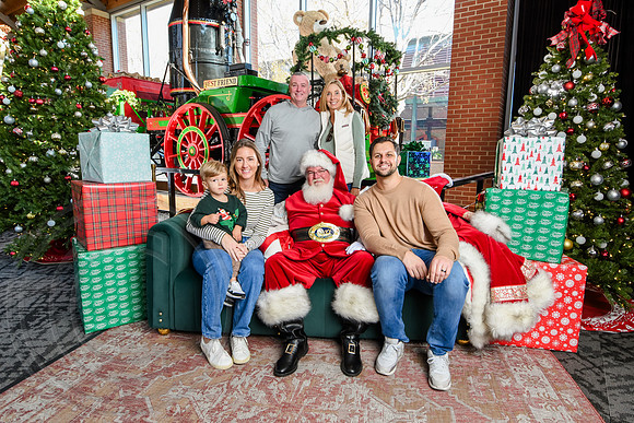 RKPhoto-2025-TheCharlestonSanta-Dec13-2932
