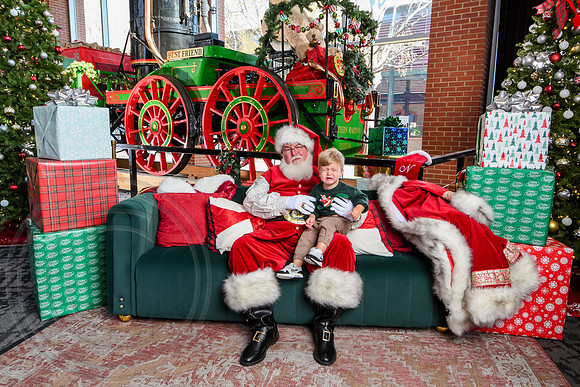 RKPhoto-2025-TheCharlestonSanta-Dec13-2935