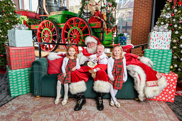 RKPhoto-2025-TheCharlestonSanta-Dec13-2938