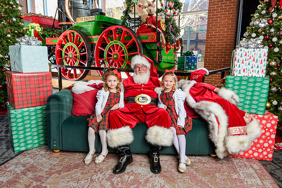 RKPhoto-2025-TheCharlestonSanta-Dec13-2941