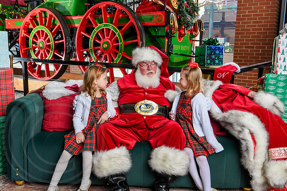 RKPhoto-2025-TheCharlestonSanta-Dec13-2942