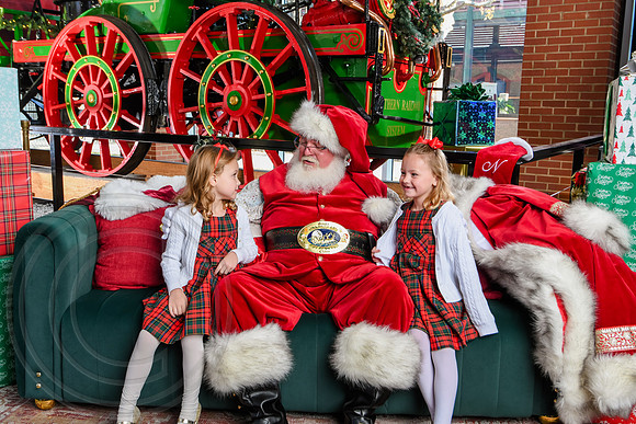 RKPhoto-2025-TheCharlestonSanta-Dec13-2943