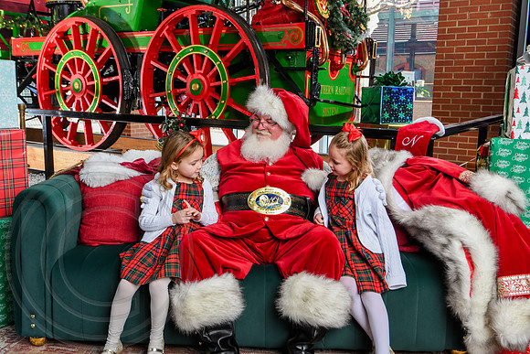 RKPhoto-2025-TheCharlestonSanta-Dec13-2944