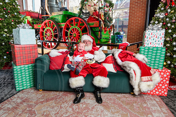 RKPhoto-2025-TheCharlestonSanta-Dec13-2945