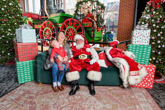 RKPhoto-2025-TheCharlestonSanta-Dec13-2950