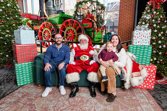 RKPhoto-2025-TheCharlestonSanta-Dec13-2960