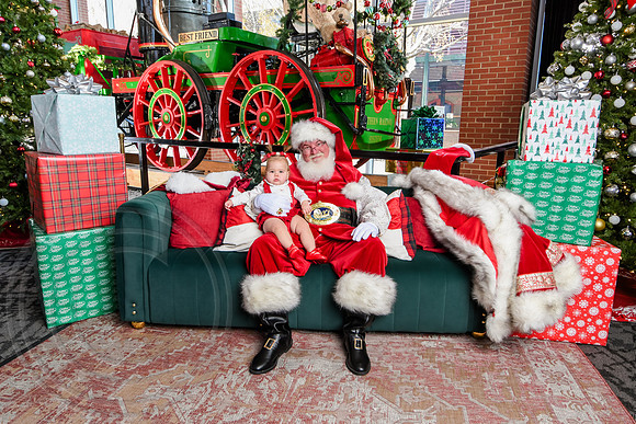 RKPhoto-2025-TheCharlestonSanta-Dec13-2961